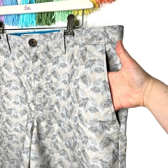 Penguin Men’s Grey Leaf Palm Frond Patterned Lightweight Hybrid Shorts Size 36 - Picture 3 of 16